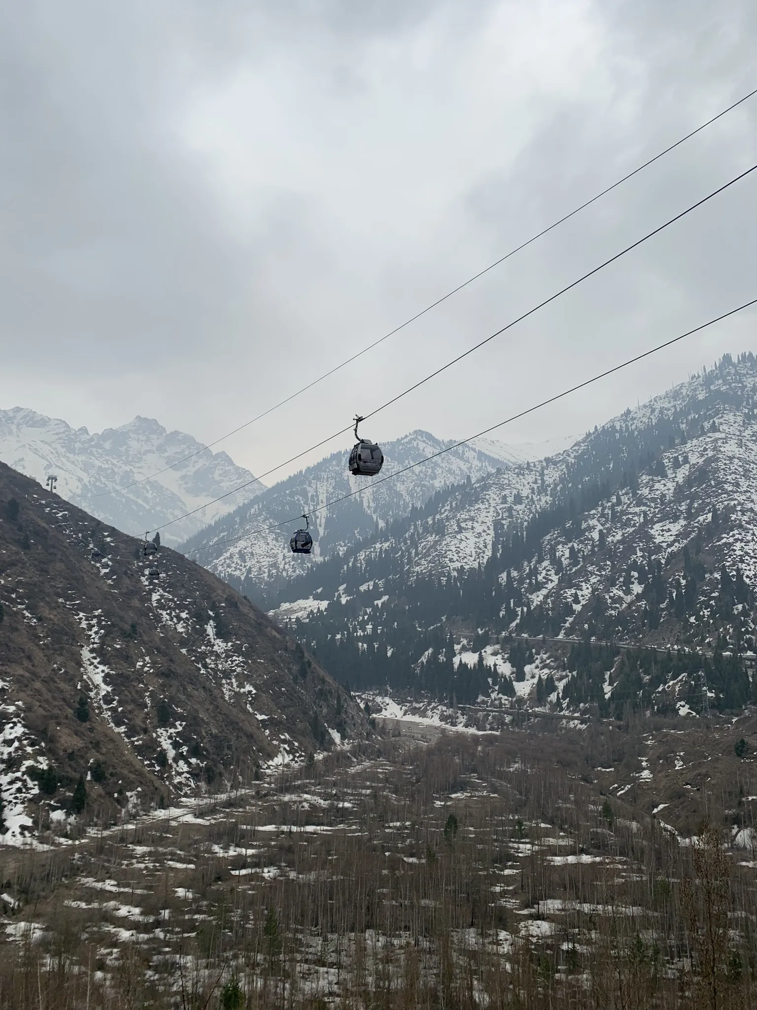 Смотровая площадка Медеу — панорама горного ущелья — 2